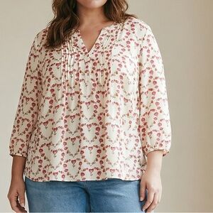 Rose + Olive heart-shaped floral print blouse Pin tuck Popover V-Neck Plus Size